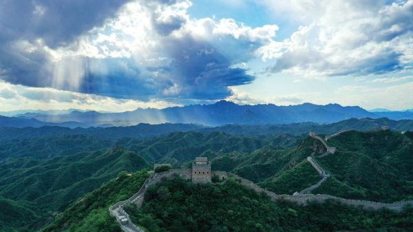 深金优配 金山岭：地尽中原山，天挂秦时月